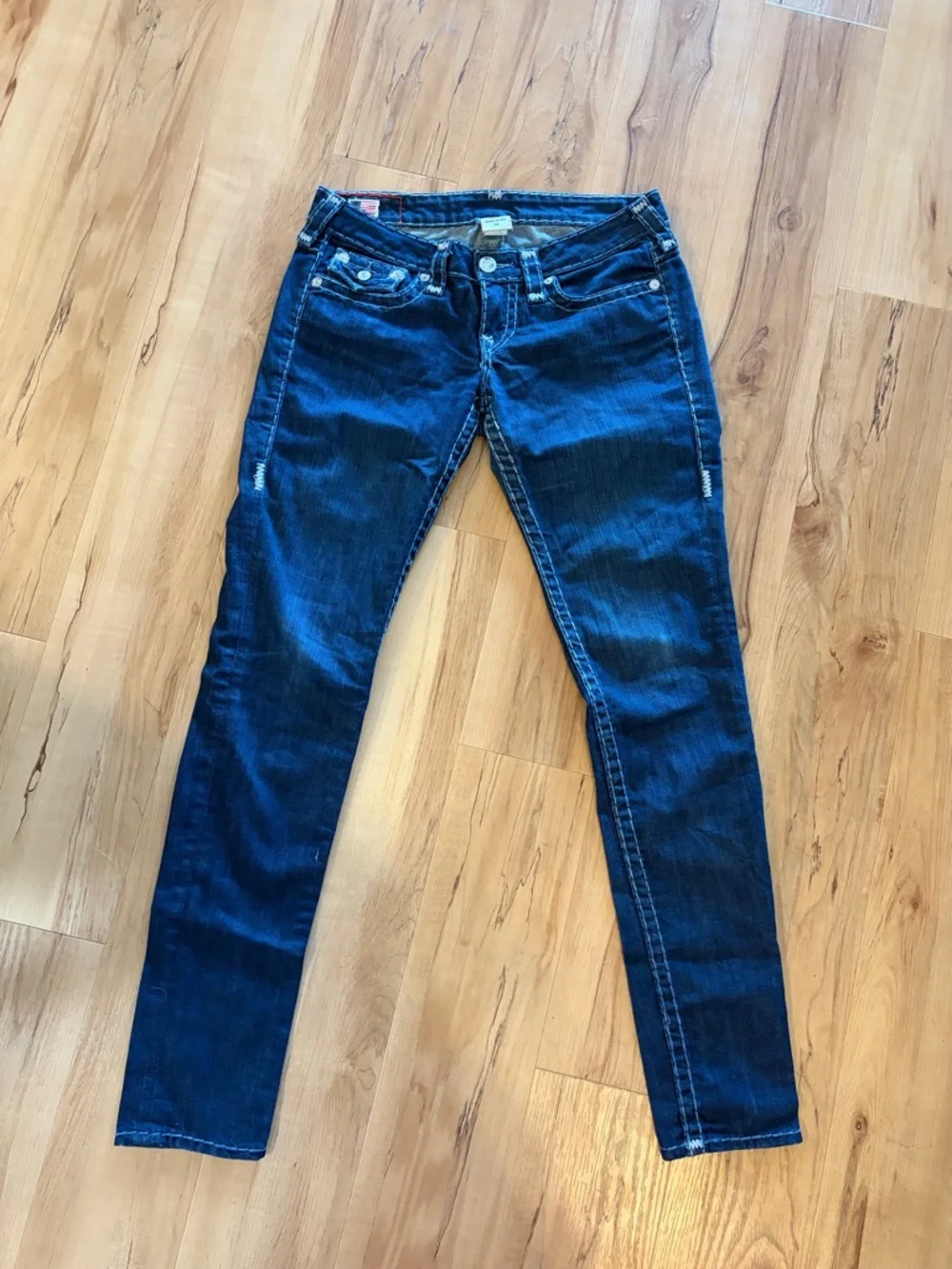 True Religion Women's Indigo Skinny Jeans with Signature Back Pocket - Picture 8 of 9